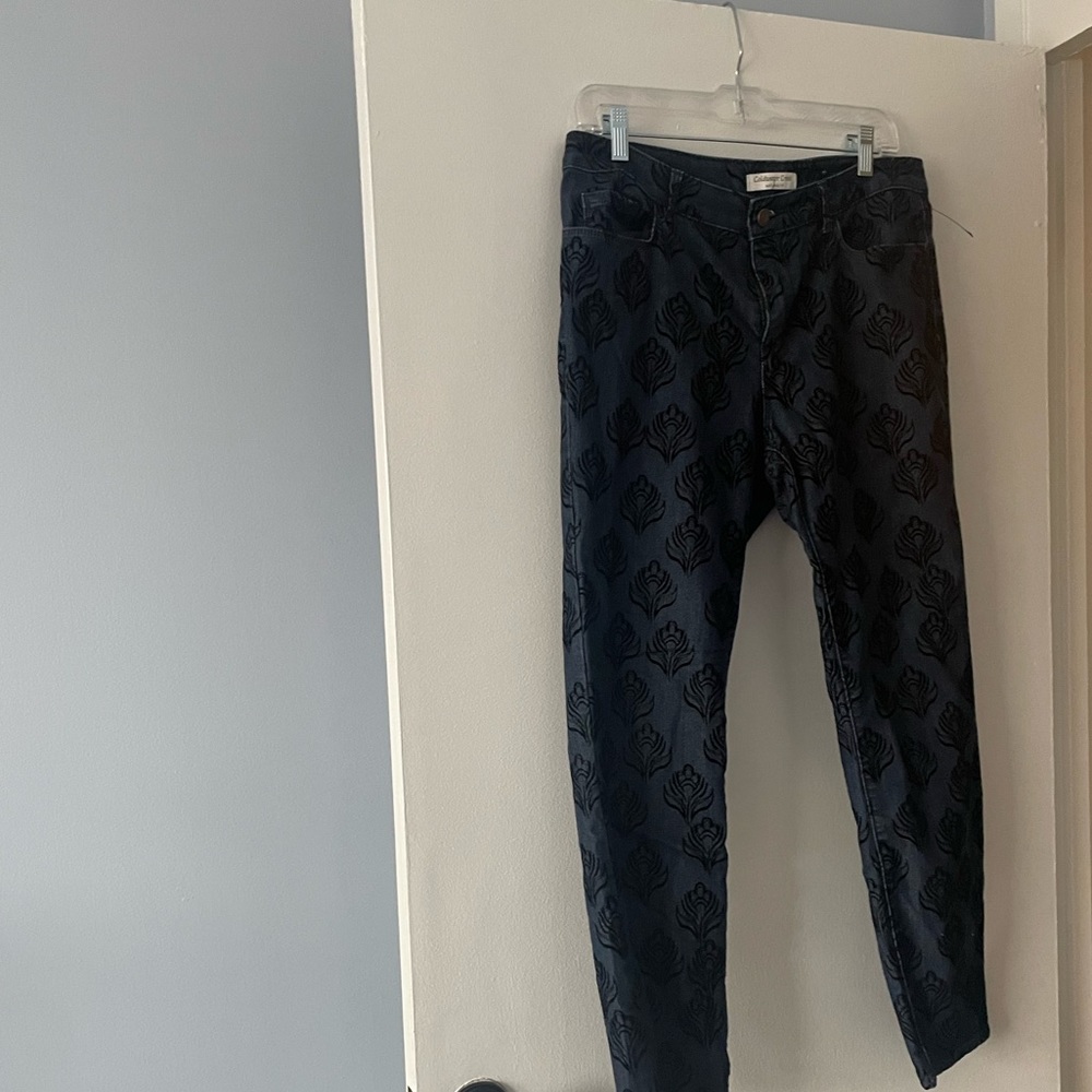 Beautiful jeans with black detailing